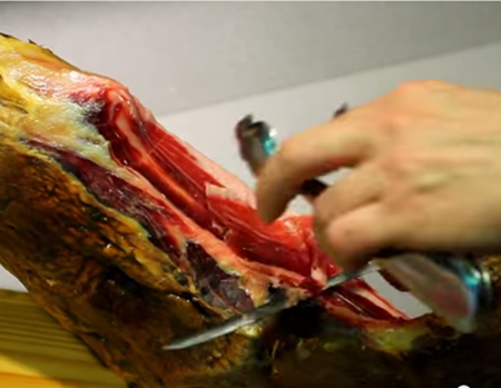 Cómo cortar jamón ibérico 2: El corte de la contramaza