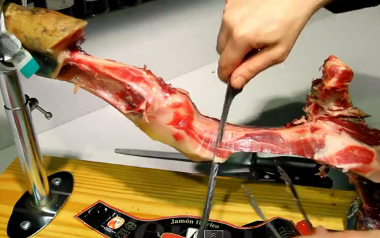 Cómo cortar jamón ibérico Video 5: Finalizamos el corte de la maza del jamón